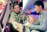 Hành khách góp tiền giúp người đàn ông bị rơi ví trên đường về quê ăn Tết