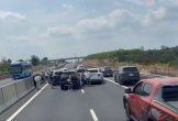 Video: Xe khách và 4 ôtô va chạm liên tiếp trên cao tốc Phan Thiết – Dầu Giây