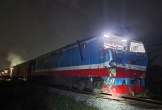 Tàu SE8 va chạm xe tải ở Quảng Ngãi, hai tài xế bị thương