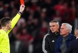 HLV Mourinho lĩnh thẻ đỏ, tố bị học trò cũ liên tục gọi “kẻ phản bội”