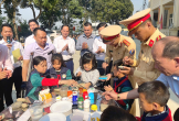 CSGT Công an Nghệ An mang bài học giao thông đến trẻ em vùng cao