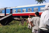 Tàu lửa tông xe công nông băng qua đường ngang tự mở, ba ông cháu thương vong