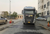 CSGT Nghệ An xử lý nhiều xe quá tải trên Quốc lộ 7B