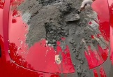 Triệu phú dùng xe Porsche trộn xi măng vá ổ gà, mạng xã hội dậy sóng