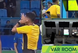 Tranh cãi VAR ở Indonesia khi phòng điều hành bị 'bỏ trống' gây xôn xao
