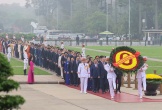 Lãnh đạo Đảng, Nhà nước và các đại biểu Quốc hội vào Lăng viếng Chủ tịch Hồ Chí Minh