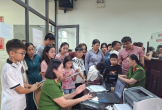 Công an Nghệ An xuyên lễ cấp căn cước và định danh điện tử cho trẻ em