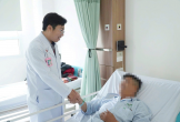 Người đàn ông 40 tuổi tự bơm silicon lỏng vào dương vật