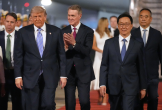 Trung Quốc trải thảm đỏ đón ông Trump ở sân bay Bắc Kinh