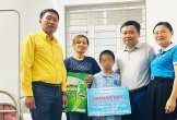 Nghệ An: Thầy hiệu trưởng nhận đỡ đầu bé trai nghi bị cha và mẹ kế bạo hành