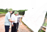 Phó Chủ tịch UBND tỉnh Nguyễn Văn Đệ kiểm tra hiện trường để tháo gỡ khó khăn liên quan Dự án Hồ chứa nước Bản Mồng
