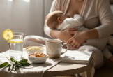 Những thực phẩm, đồ uống có thể khiến mẹ giảm sữa sau sinh