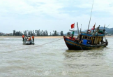 Cứu hộ và lai dắt thành công tàu cá gặp nạn tại cửa Lạch Cờn