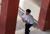 Video ngày bế giảng của học sinh tiểu học khiến nhiều người đồng cảm: : “Đúng là sức nặng của tri thức”