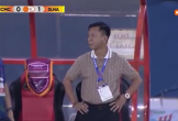Cận cảnh HLV Văn Sỹ Sơn 'ăn mừng' vì Cao Văn Bình cản phá thành công penalty của Becamex TP.HCM