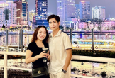 Chú rể đeo khẩu trang che mặt đầy vết thương trong ngày cưới