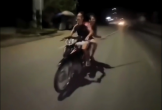 Nhóm thanh thiếu niên không đội mũ bảo hiểm, quay clip để câu view