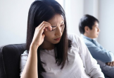 Rút cạn tiền tiết kiệm mua đất, chồng âm thầm để mẹ đứng tên sổ đỏ và pha 