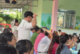 Thầy giáo 6 múi 'nhắc bài' múa cho trẻ mầm non viral MXH