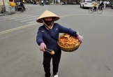 Xử phạt người phụ nữ bán 10 bánh rán cho du khách nước ngoài giá 420.000 đồng