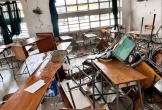 Buổi học cuối, nhóm học sinh lớp 9 ném bàn ghế, sách vở giữa lớp gây xôn xao