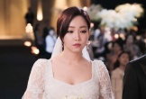 Lấy vợ hơn 2 tuổi, bước vào phòng tân hôn thì hoảng hồn chết sững trước 'hành động lạ' của cô ấy