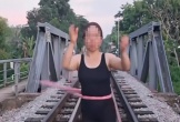 Lắc vòng trên đường ray tàu hỏa, 1 phụ nữ ở Lạng Sơn bị xử phạt