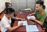 Lái xe SH bằng hai chân, nam thanh niên được công an ‘mời’ làm việc