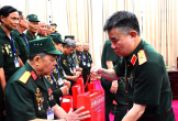 Bộ Quốc phòng gặp mặt, tặng quà đại biểu người có công tỉnh Nghệ An