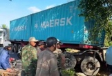 Xe công nông va chạm container, 3 người chết