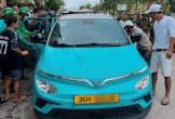 Nam tài xế taxi đột quỵ trong xe khi đợi khách