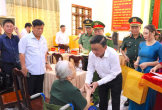 Thường trực Ban Bí thư Trần Cẩm Tú thăm và tặng quà Trung tâm điều dưỡng thương binh Nghệ An