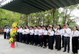 Lãnh đạo, cán bộ Văn phòng UBND tỉnh dâng hoa, dâng hương tri ân các Anh hùng liệt sĩ tại Nghĩa trang liệt sĩ Quốc gia Trường Sơn