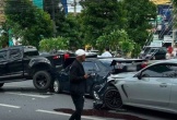 Cãi nhau với vợ, tài xế Mercedes-Benz lao vào 8 chiếc ô tô khác, lúc xuống xe thì bật khóc