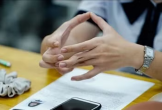 Học sinh ở Cà Mau bị hủy điểm 10 tốt nghiệp do sử dụng điện thoại