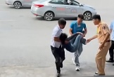 Kịp thời sơ cứu học viên bị ngất sau phần thi lái xe trong hình ở Nghệ An