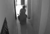 Con dâu tấn công mẹ chồng ngay trong nhà, hàng xóm chạy tới giải cứu