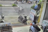 Kinh hoàng thùng phuy nổ như bom, người đàn ông bị hất văng, gãy 3 đốt xương