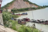 Bắt quả tang 6 tàu 'không số hiệu' khai thác cát trái phép trên sông Lam
