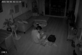 Nửa đêm không thấy chồng nằm cạnh, tôi mở camera phòng khách mà bàng hoàng đến lặng người