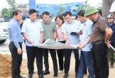 Phó Chủ tịch UBND tỉnh Hoàng Phú Hiền kiểm tra các dự án phòng, chống ngập úng đô thị trên địa bàn các phường thuộc TP. Vinh cũ