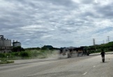 Nghệ An: Ô nhiễm môi trường từ nguyên liệu sản xuất xi măng rơi vãi trên Tỉnh lộ ĐT.538