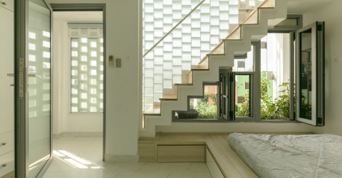 Nằm cuối hẻm, nhà siêu mỏng chỉ 16m2 vẫn không hề bí bách