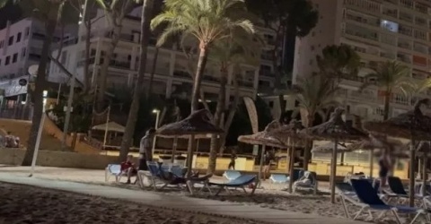 Quay lén gái xinh tắm mới nhất - Những góc nhìn phức tạp và góc khuất của vấn đề