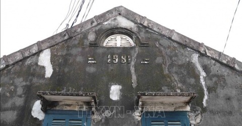 Độc đáo những ngôi nhà xây bằng sò mỏ ở làng biển Nghệ An