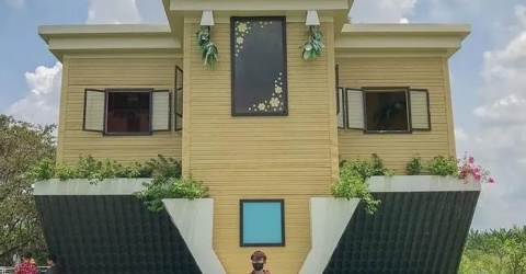 Ngôi nhà ‘chổng ngược’ độc nhất vô nhị ở miền Tây