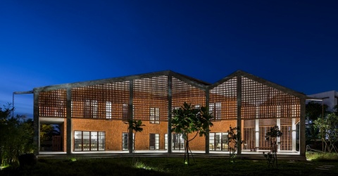 Báo Mỹ ấn tượng nhà ngói đỏ nhấp nhô độc đáo ở Đà Nẵng