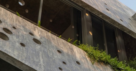 Nhà hướng Tây “trốn nắng” nhờ mặt tiền hai lớp độc đáo