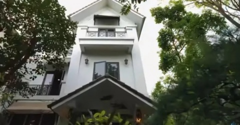 Choáng ngợp biệt thự trăm tỷ của ‘bố chủ tịch’ giữa Hà Nội