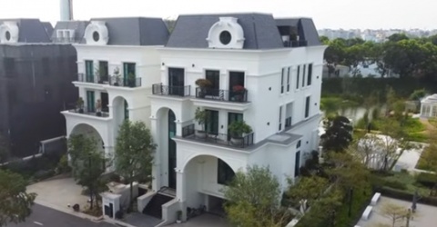 Choáng ngợp biệt thự bề thế như resort giữa trung tâm Hà Nội